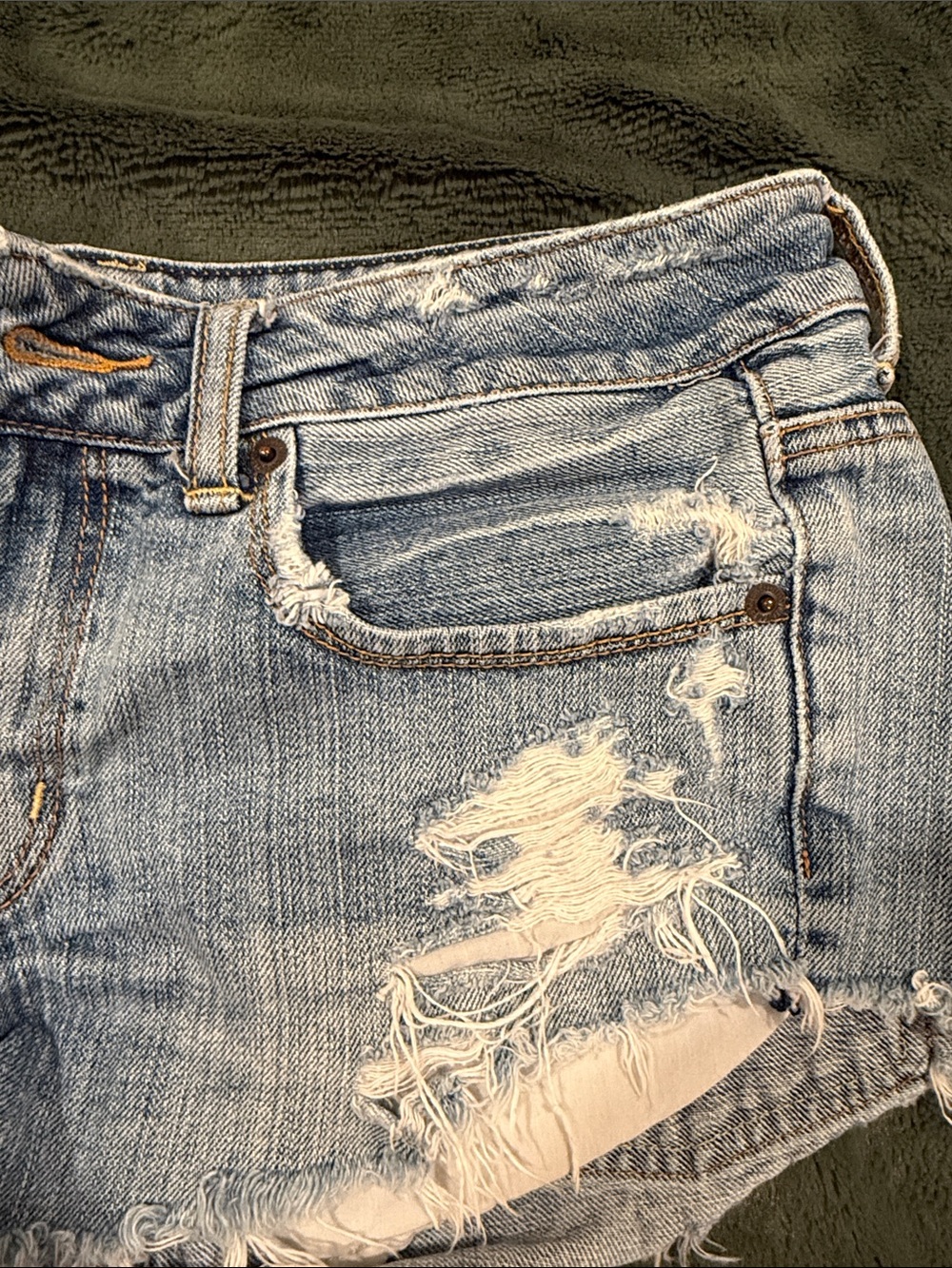 AEO Distressed Jeans (Size 6) - Picture 2 of 7